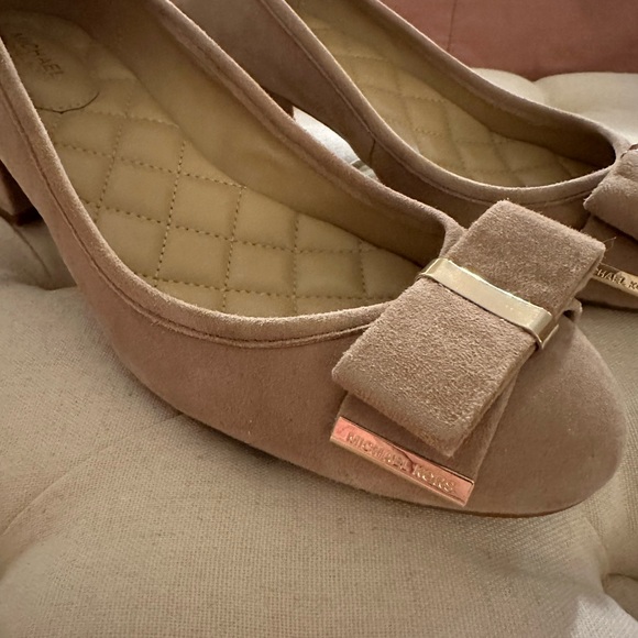 MICHAEL Michael Kors Tan Suede Block Heels with Bow 7M - Picture 2 of 6
